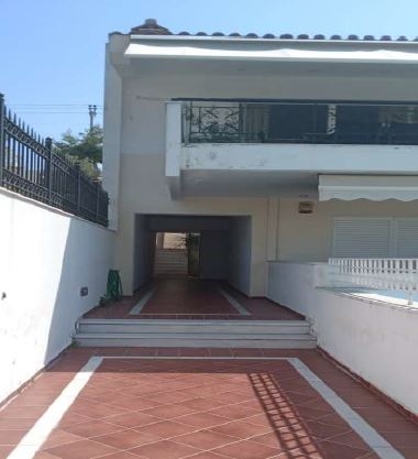 Tranquil Living on Private Plot