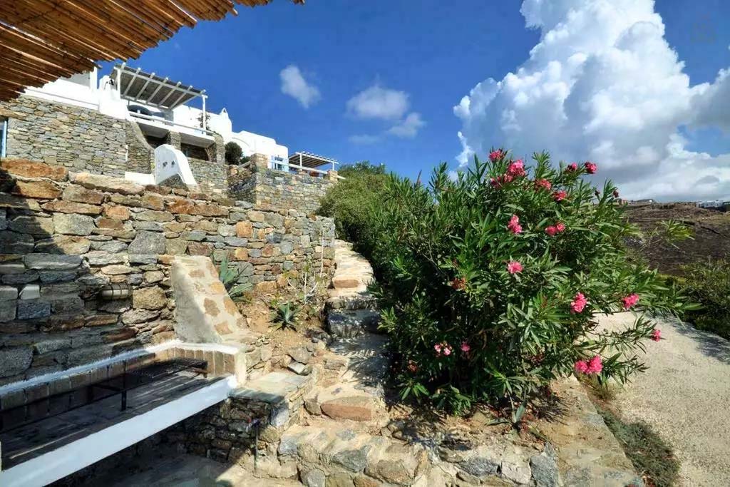 Dual-Level Charm in Mykonos