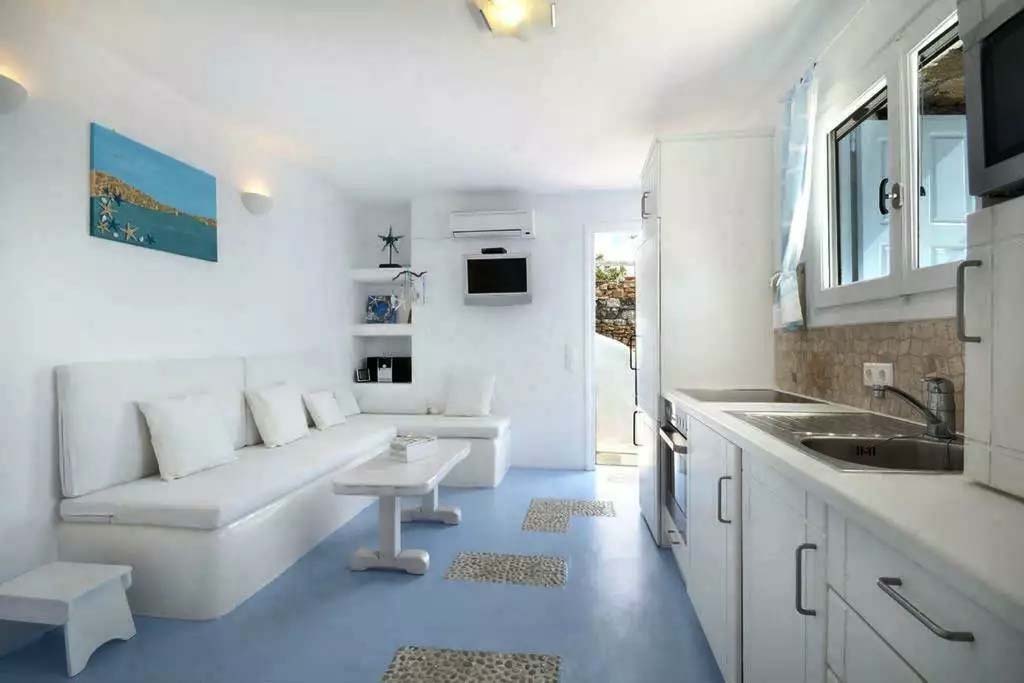 Dual-Level Charm in Mykonos