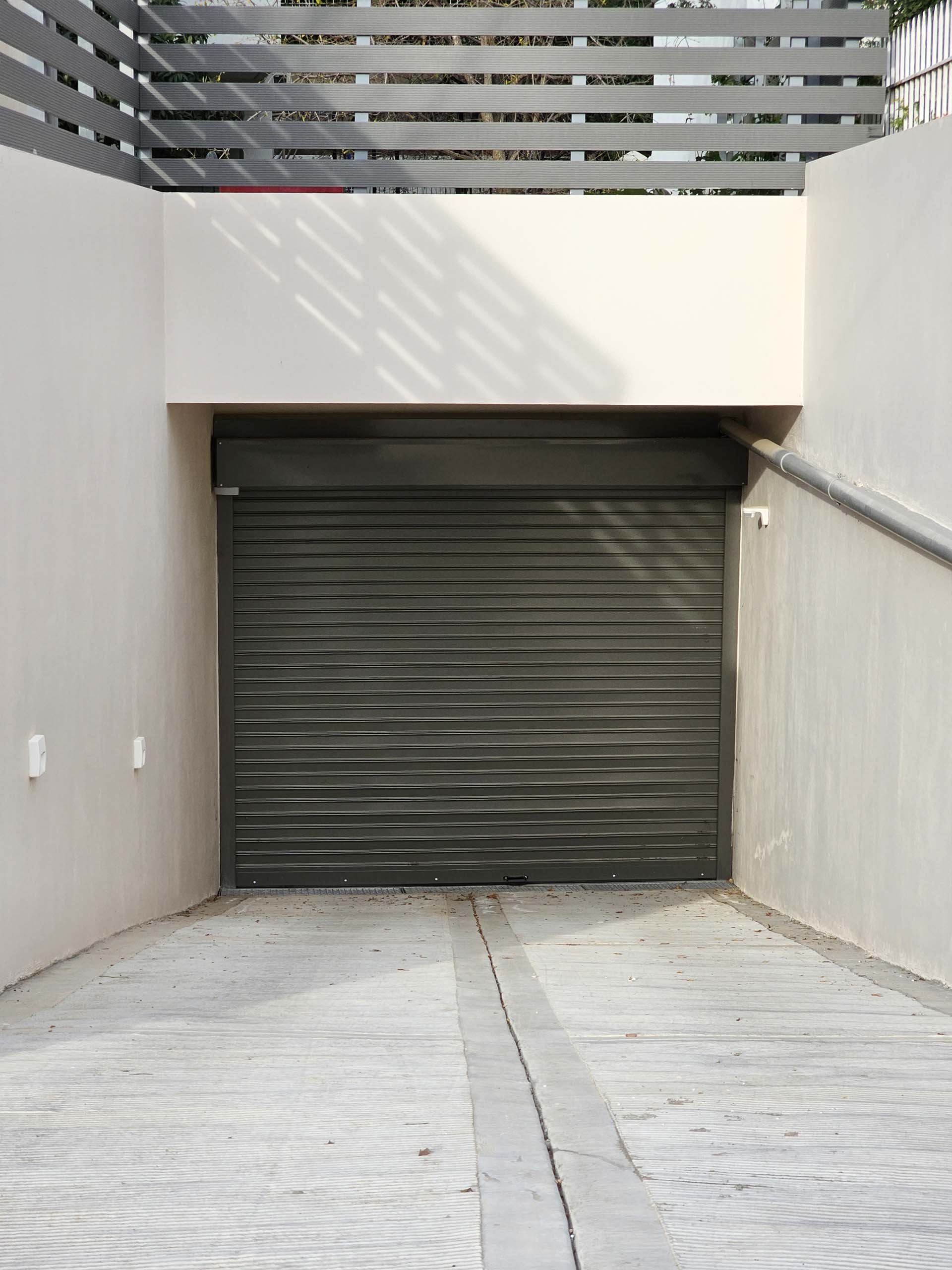 17f4d081d8644ed0a02634d2c824b401-original Stylish Split-Level Living in Voula