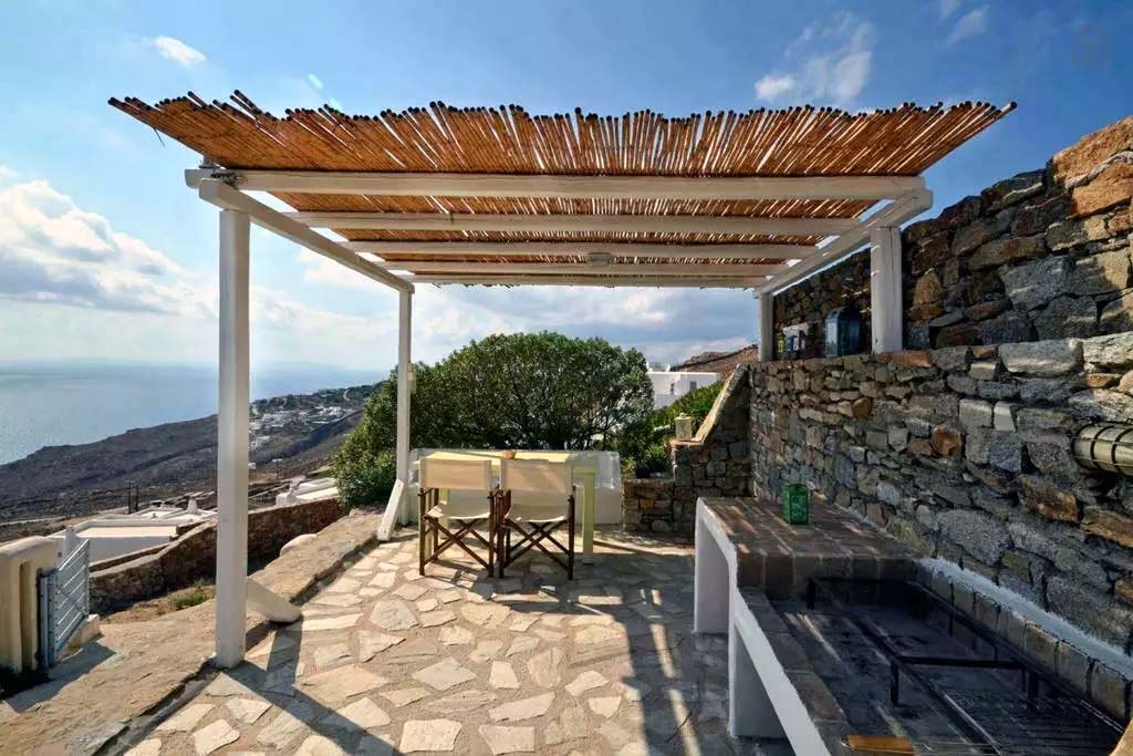 Dual-Level Charm in Mykonos