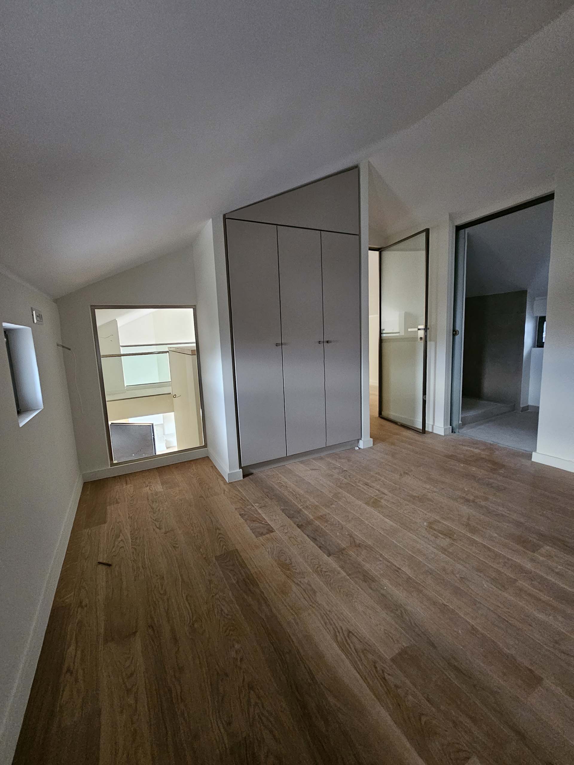 2f17475ecbe847099ef6613d112cf11f-original Stylish Split-Level Living in Voula