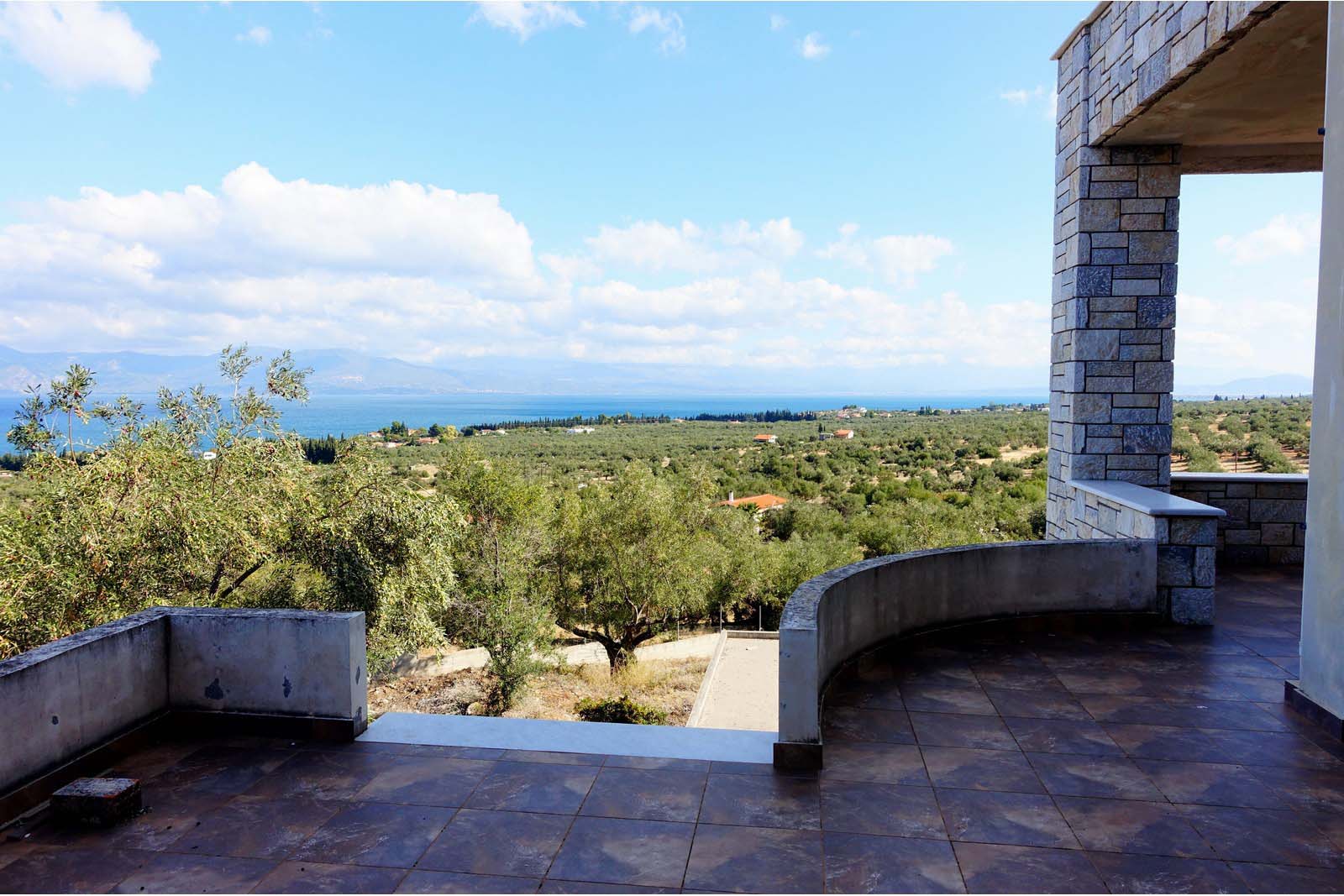 Contemporary Estate with Pool in Anthidonos