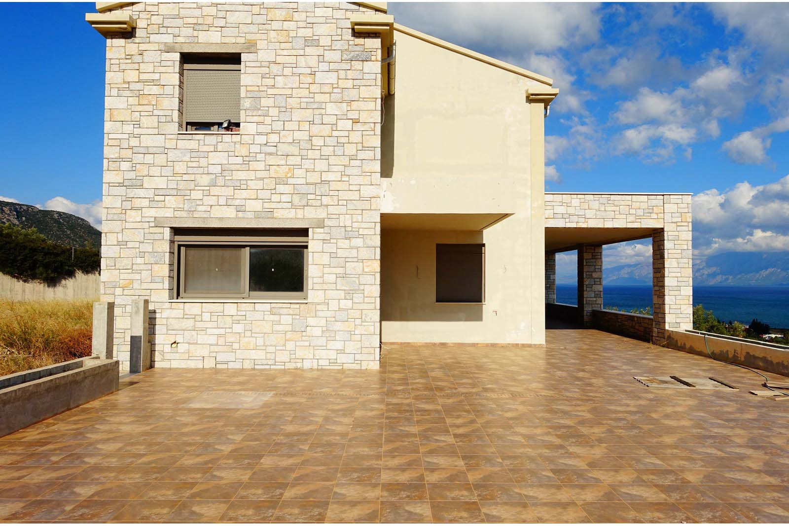 Contemporary Estate with Pool in Anthidonos