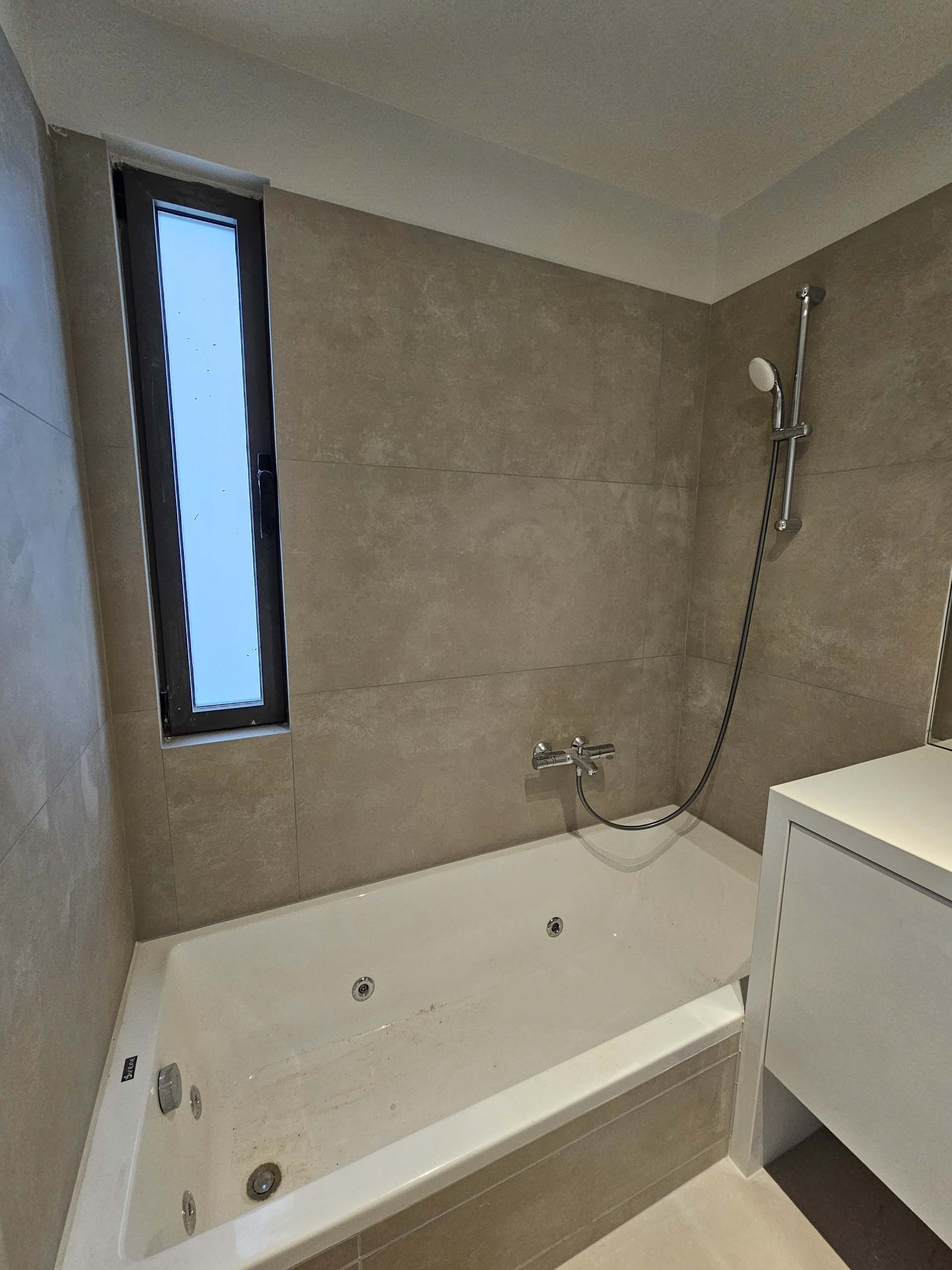 65e201fb3e174d39a6391fcc2ae41fd1-original Stylish Split-Level Living in Voula