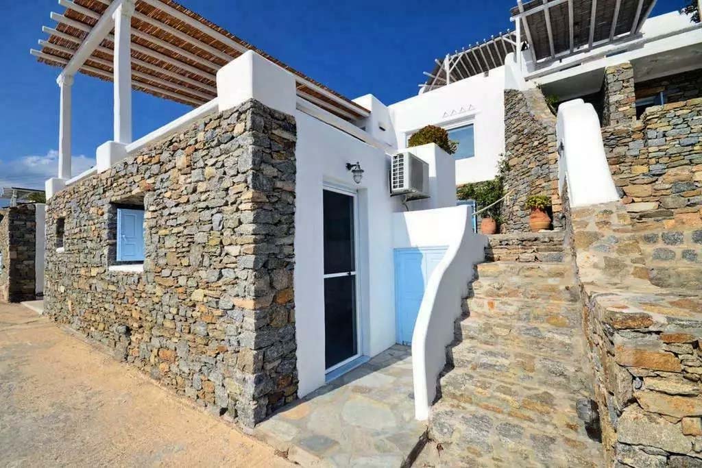 Dual-Level Charm in Mykonos