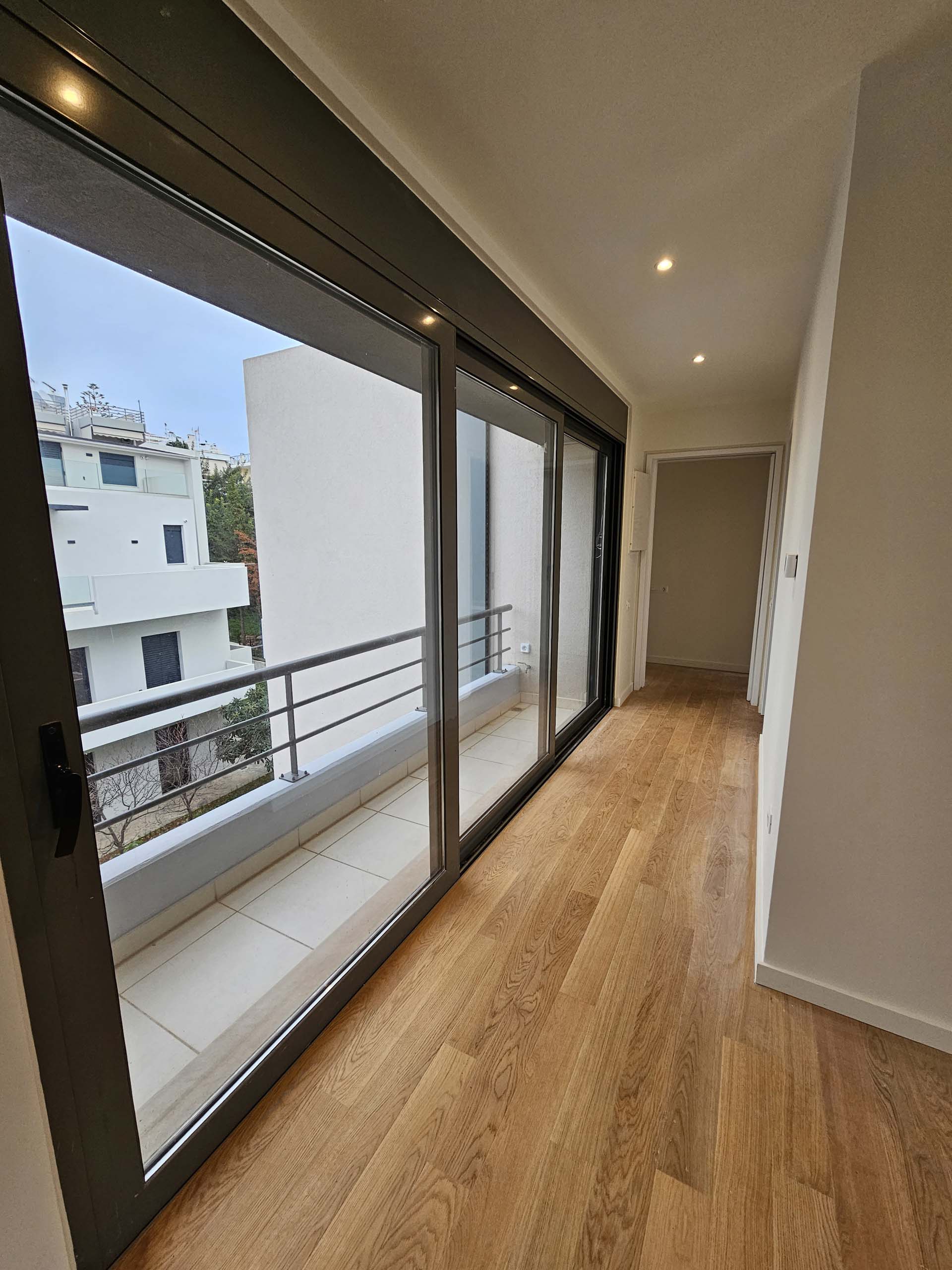 84f5f9753b124b4c8e9a856904d6517f-original Stylish Split-Level Living in Voula