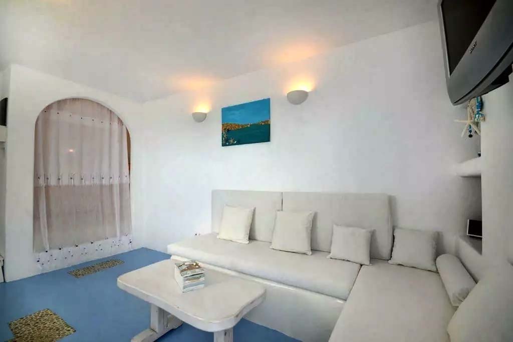 Dual-Level Charm in Mykonos