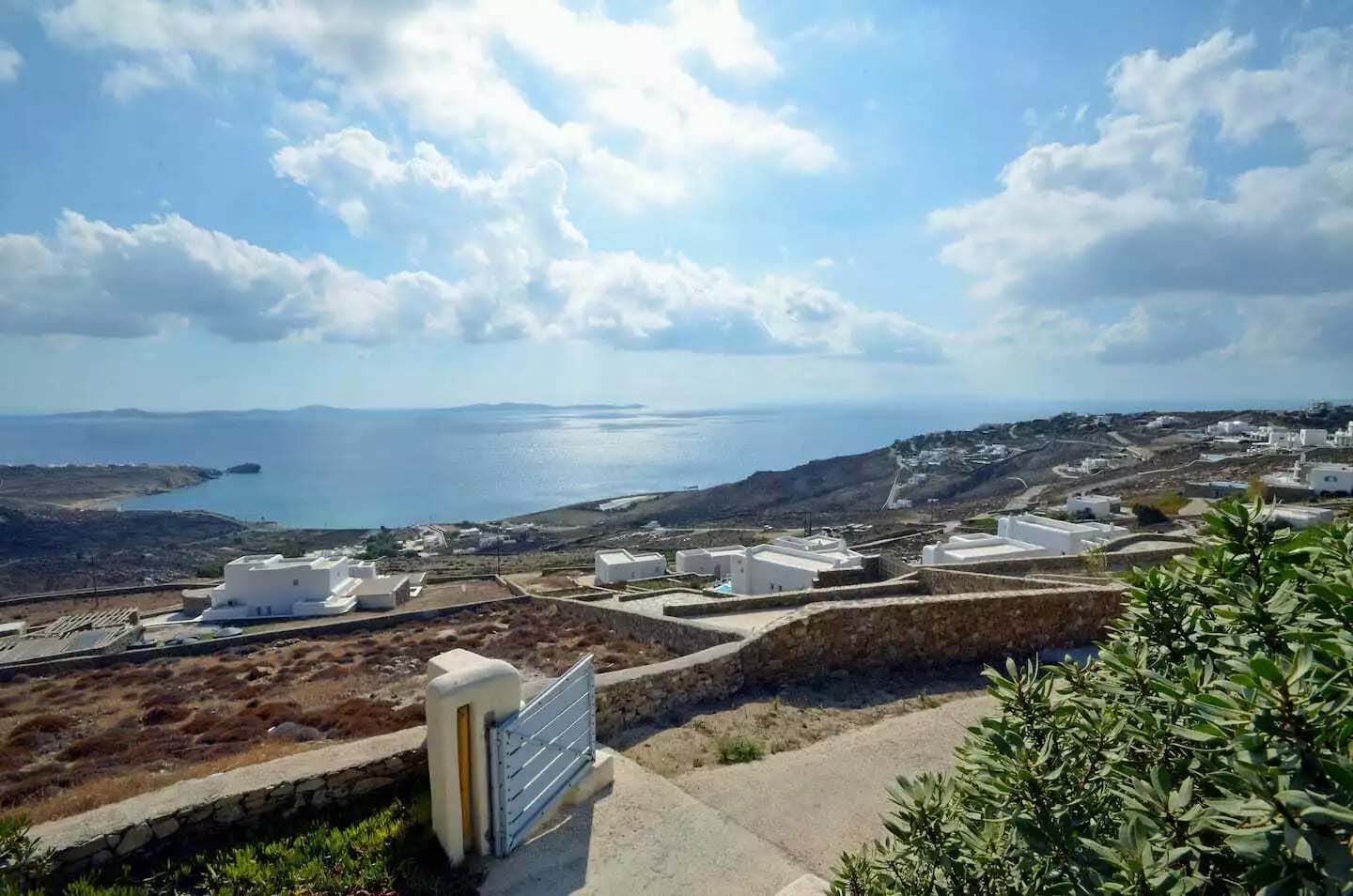 db521b3d289e4e6397557c546d7fef99-original Dual-Level Charm in Mykonos