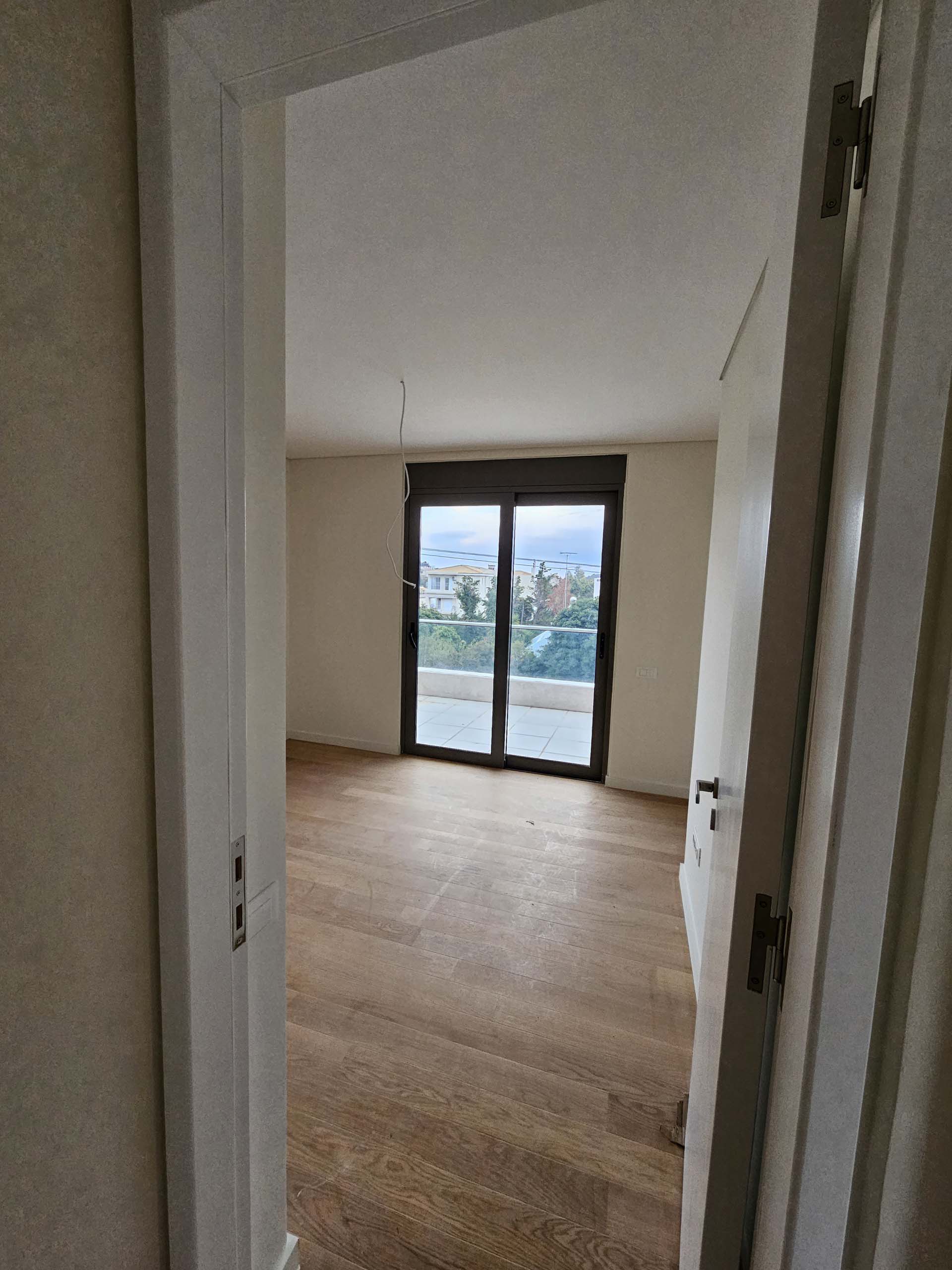 f1afb3f2dd964cd4a7049a522ba4b20f-original Stylish Split-Level Living in Voula