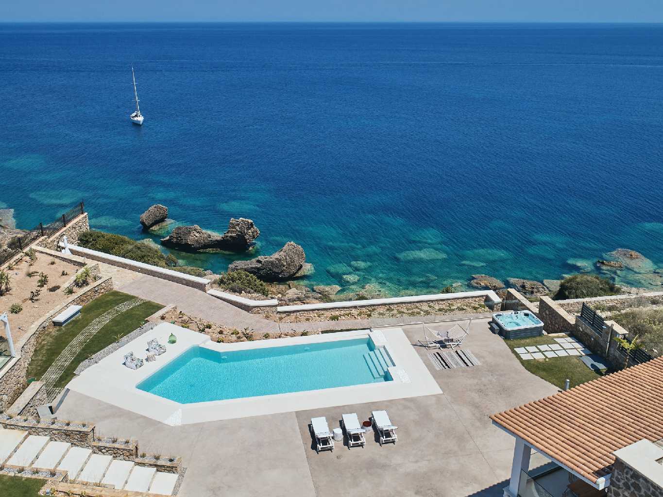 Ultra-Private Retreat with Direct Sea Access