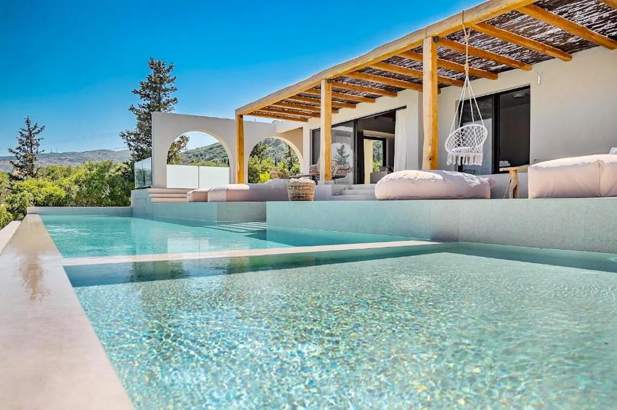 13 Secluded Elegance Near the Northern Coast