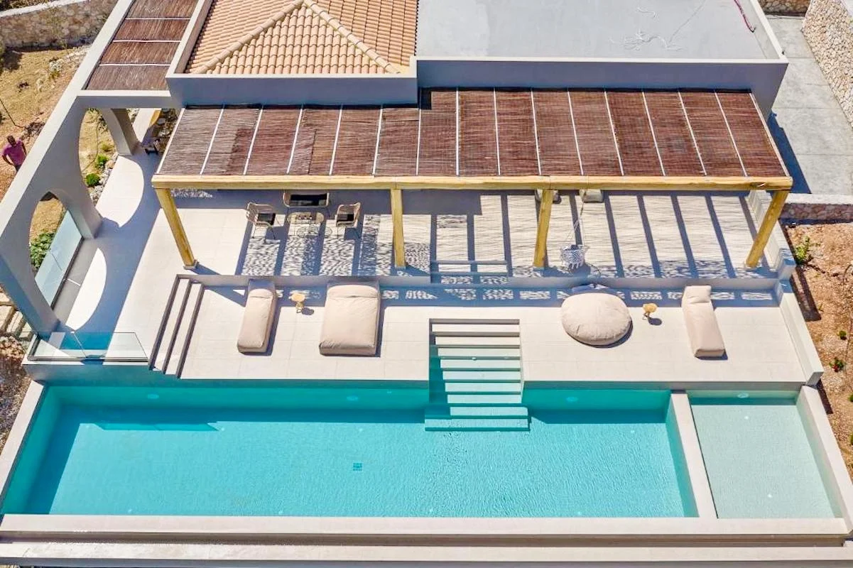 17 Secluded Elegance Near the Northern Coast