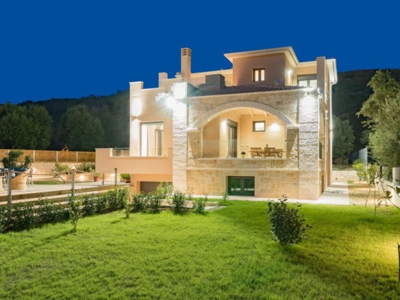 Modern Comfort Near Kalamaki Beach