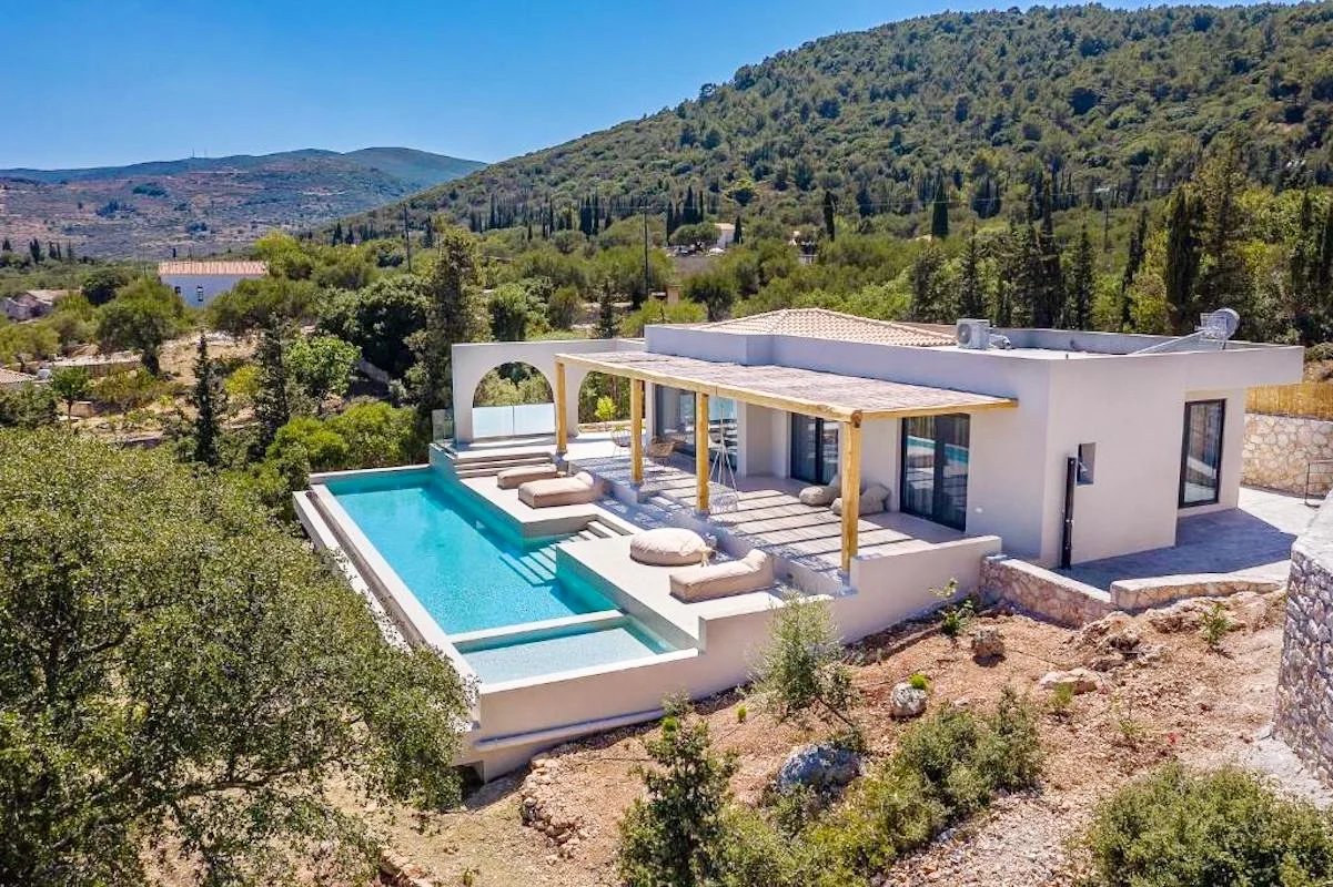 2 Secluded Elegance Near the Northern Coast