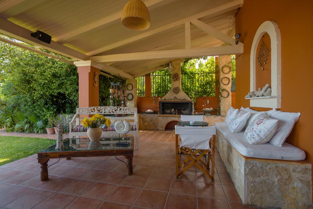 Seafront Villa for Sale – Beachfront Luxury in Akrotiri