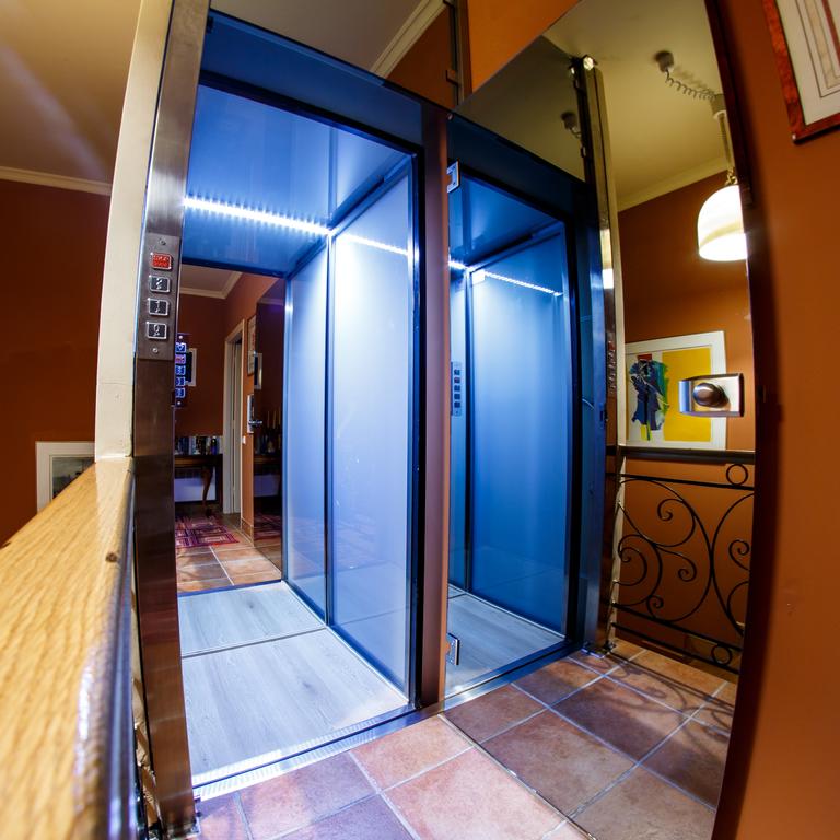 Seafront Villa for Sale – Beachfront Luxury in Akrotiri