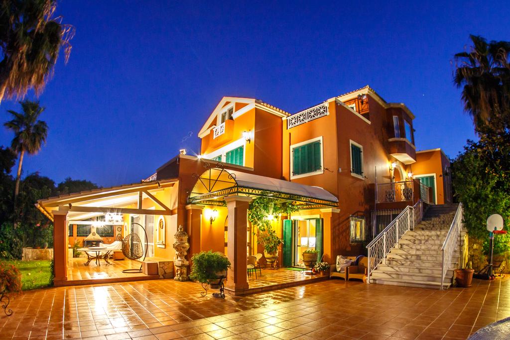 Seafront Villa for Sale – Beachfront Luxury in Akrotiri