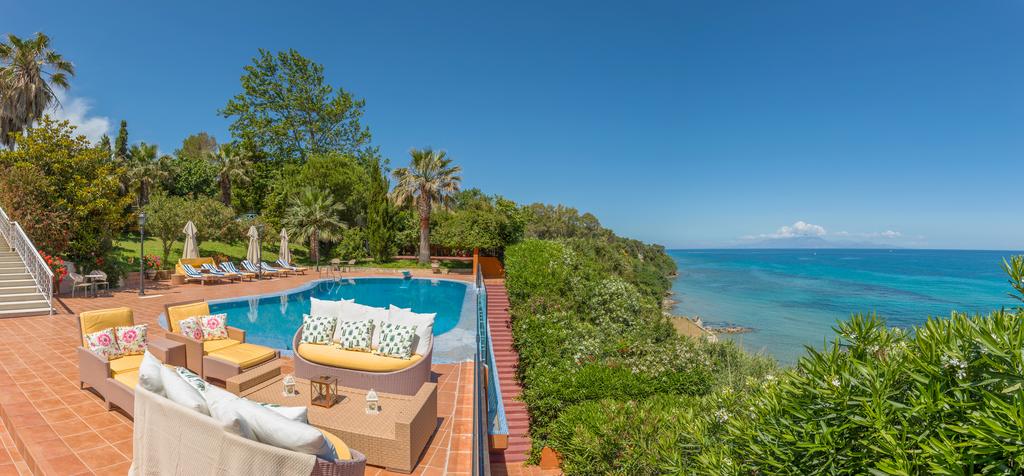 Seafront Villa for Sale – Beachfront Luxury in Akrotiri