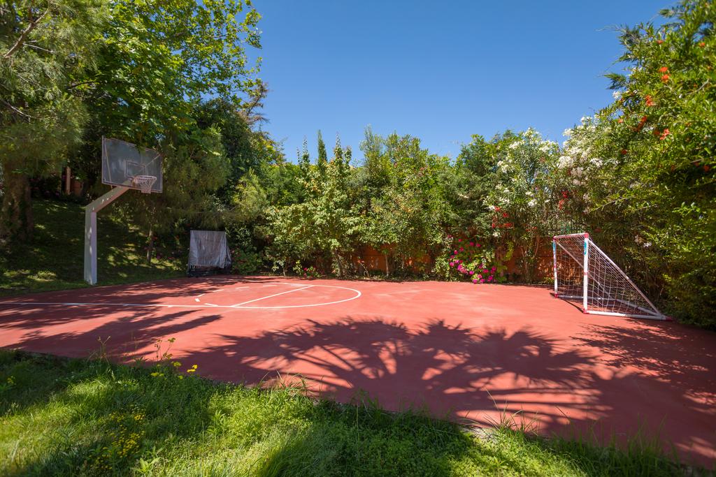 Seafront Villa for Sale – Beachfront Luxury in Akrotiri