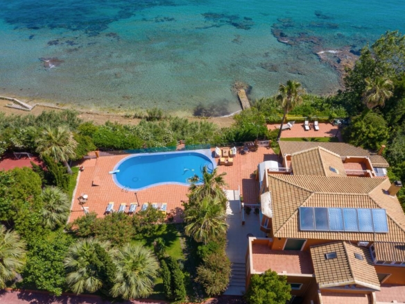 Seafront Villa for Sale – Beachfront Luxury in Akrotiri