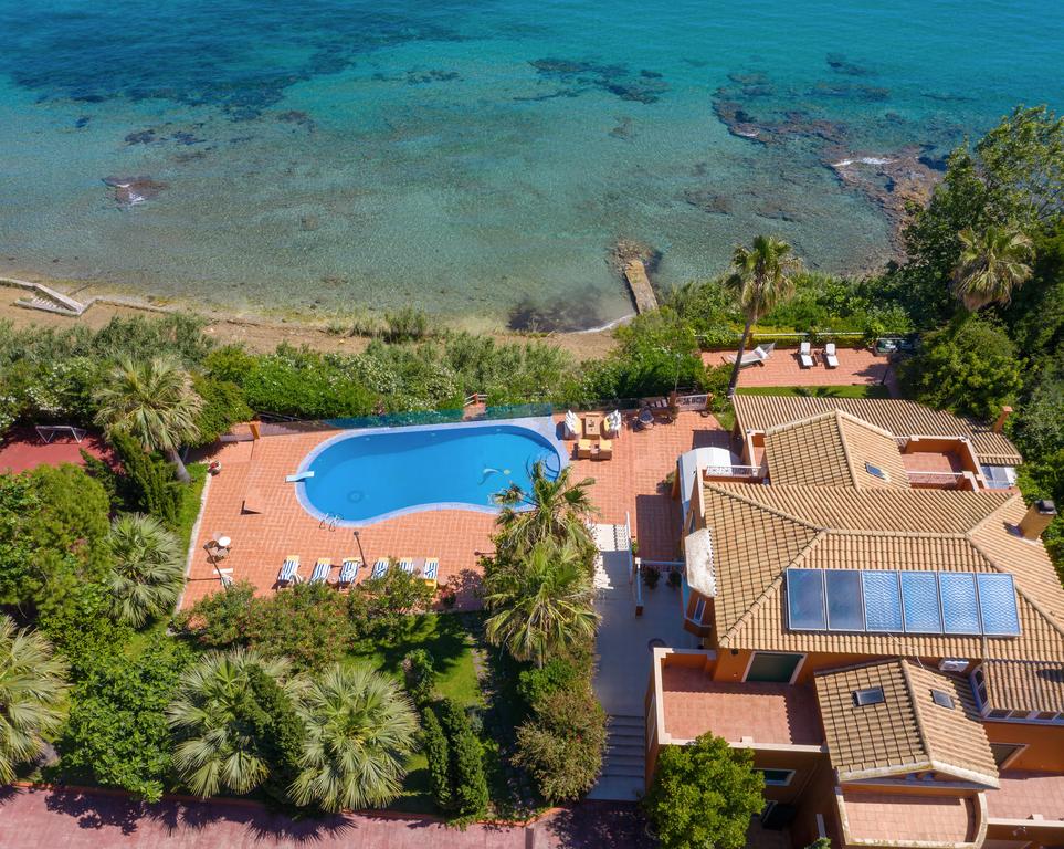 Seafront Villa for Sale – Beachfront Luxury in Akrotiri