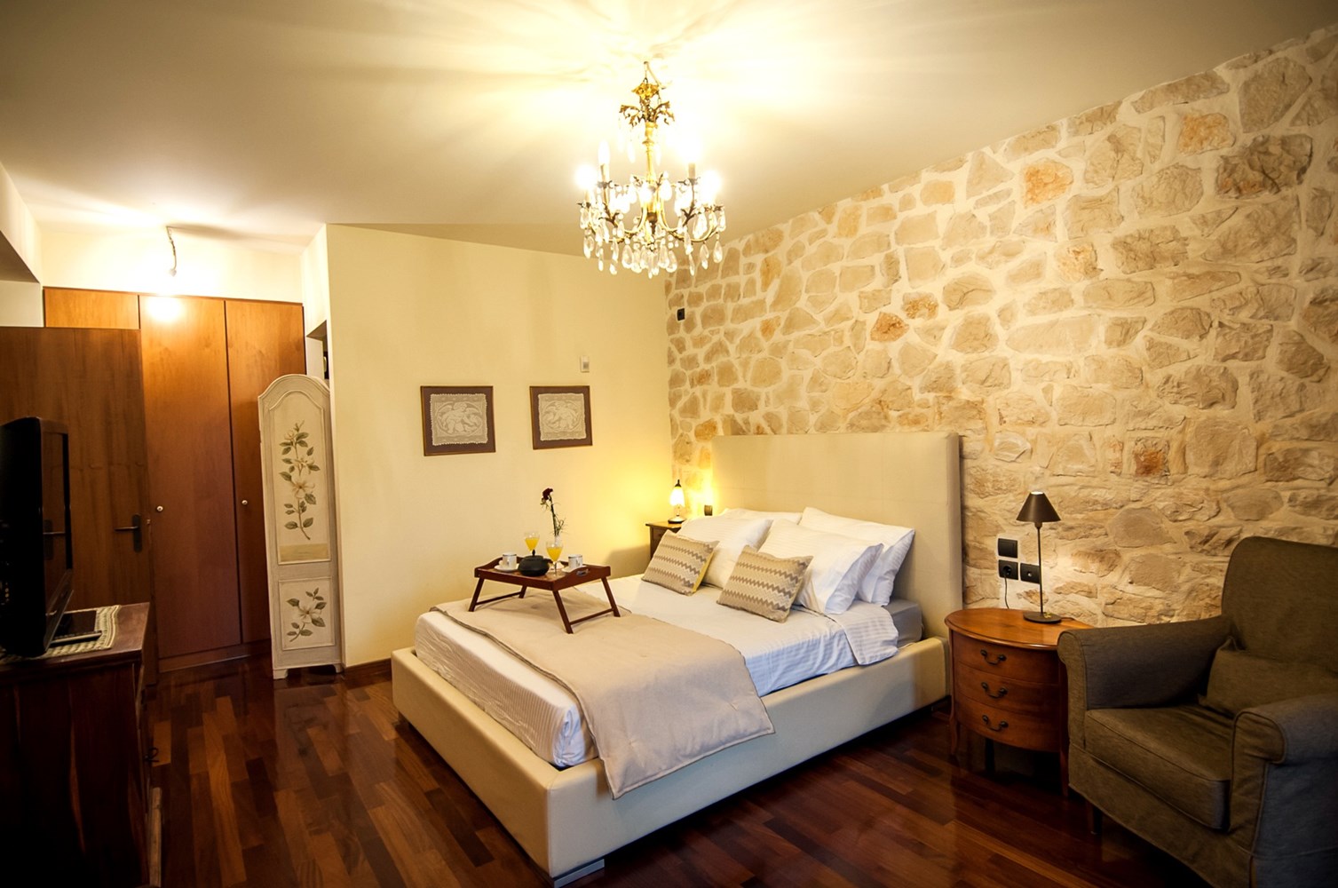 Tranquil Luxury Near the Sea