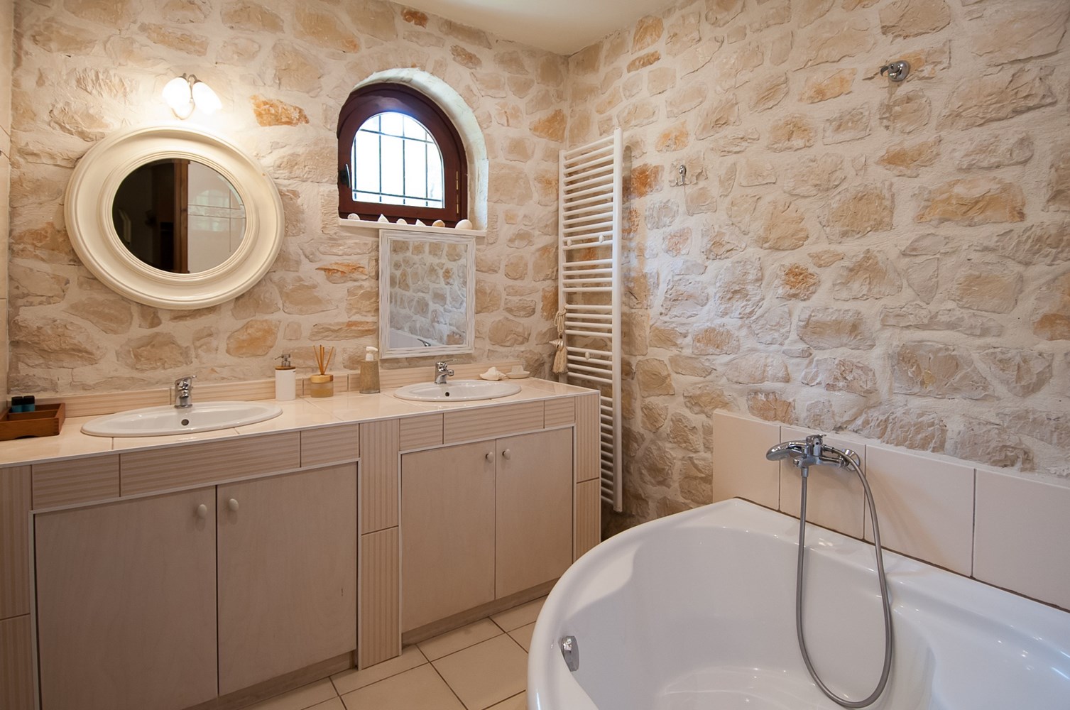 Tranquil Luxury Near the Sea