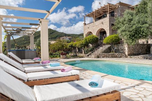 Rustic Elegance with Panoramic Sea Views in Skinaria