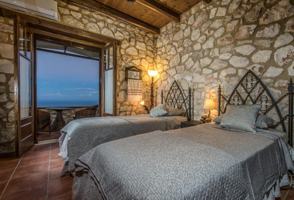Rustic Elegance with Panoramic Sea Views in Skinaria