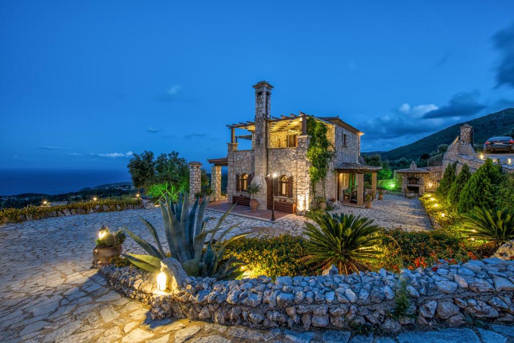 Rustic Elegance with Panoramic Sea Views in Skinaria