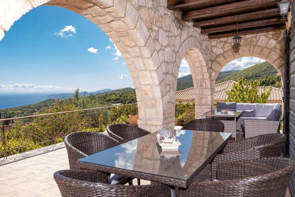 Rustic Elegance with Panoramic Sea Views in Skinaria