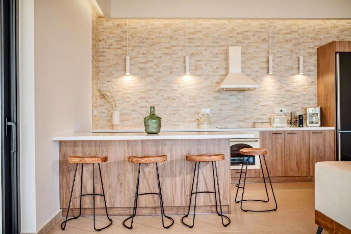 6 Secluded Elegance Near the Northern Coast