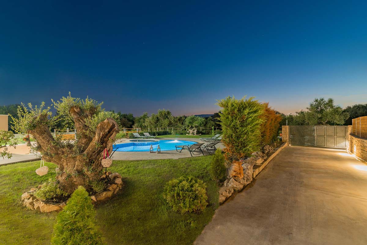 Modern Comfort Near Kalamaki Beach