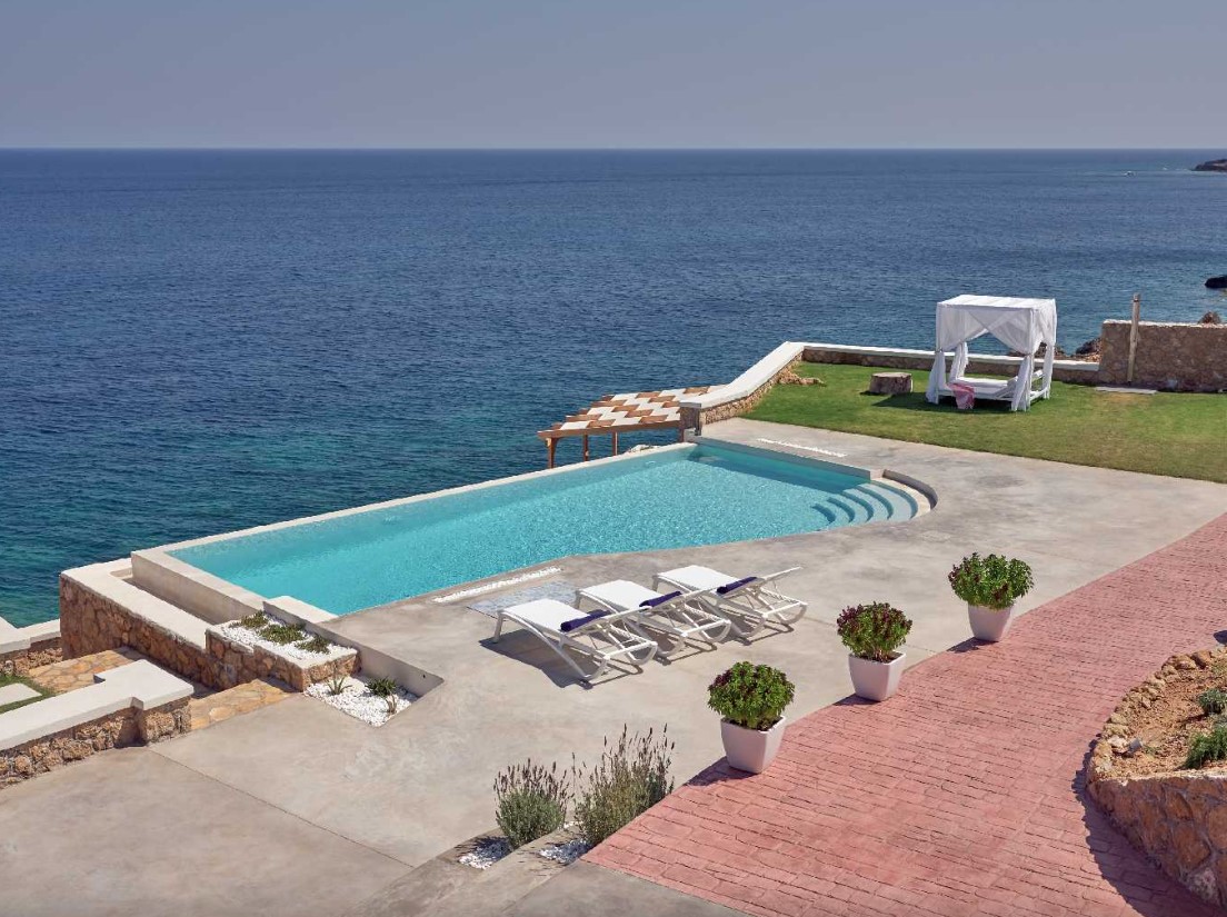 Ultra-Private Retreat with Direct Sea Access