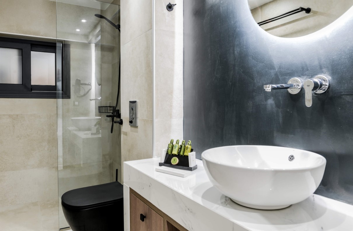 Dual-Residence Villa for Sale – Elevated Sea Views in Akrotiri