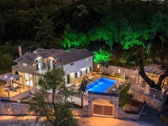 Contemporary Elegance Near Dafni Beach, Vasilikos