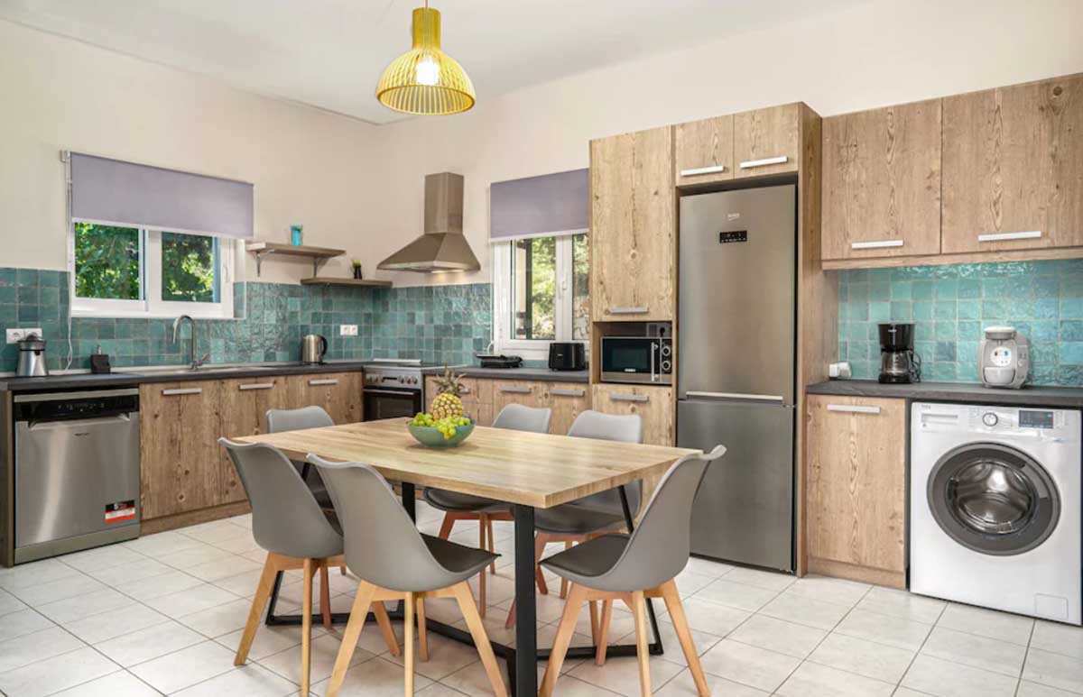 Contemporary Elegance Near Dafni Beach, Vasilikos