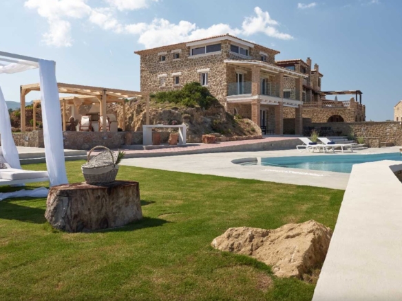 Ultra-Private Retreat with Direct Sea Access