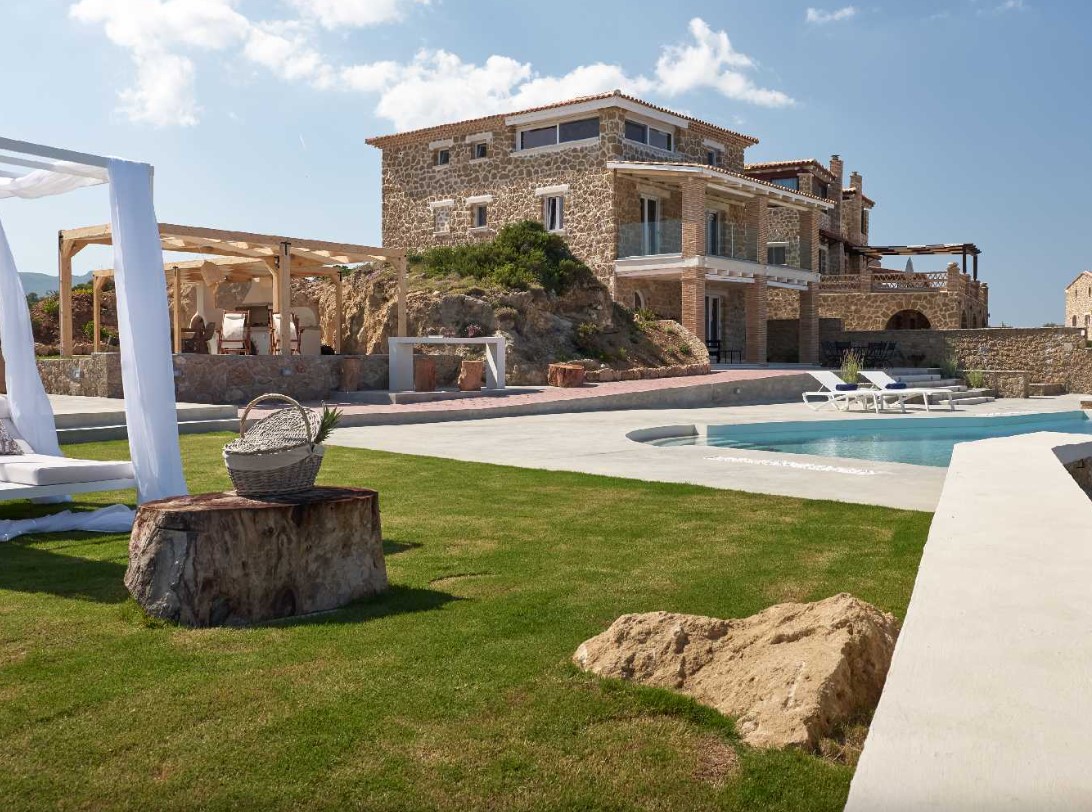 Ultra-Private Retreat with Direct Sea Access