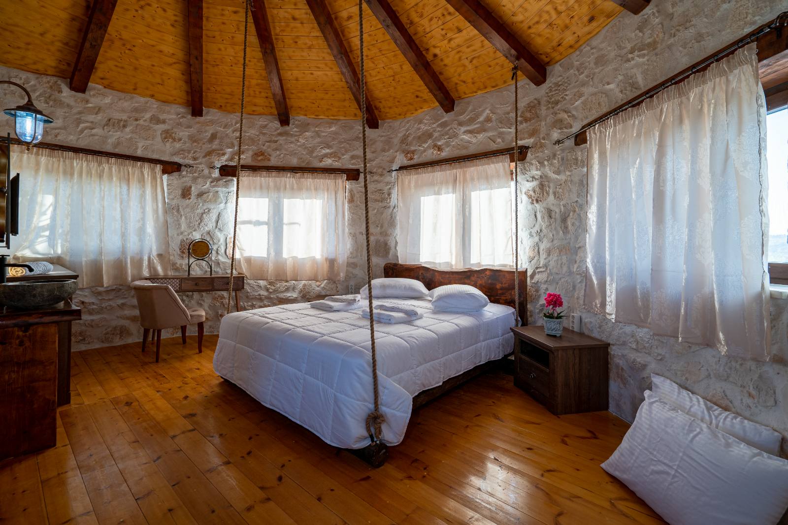 Rustic Retreat on 46,000 sq.m. Estate in Koiliomenos