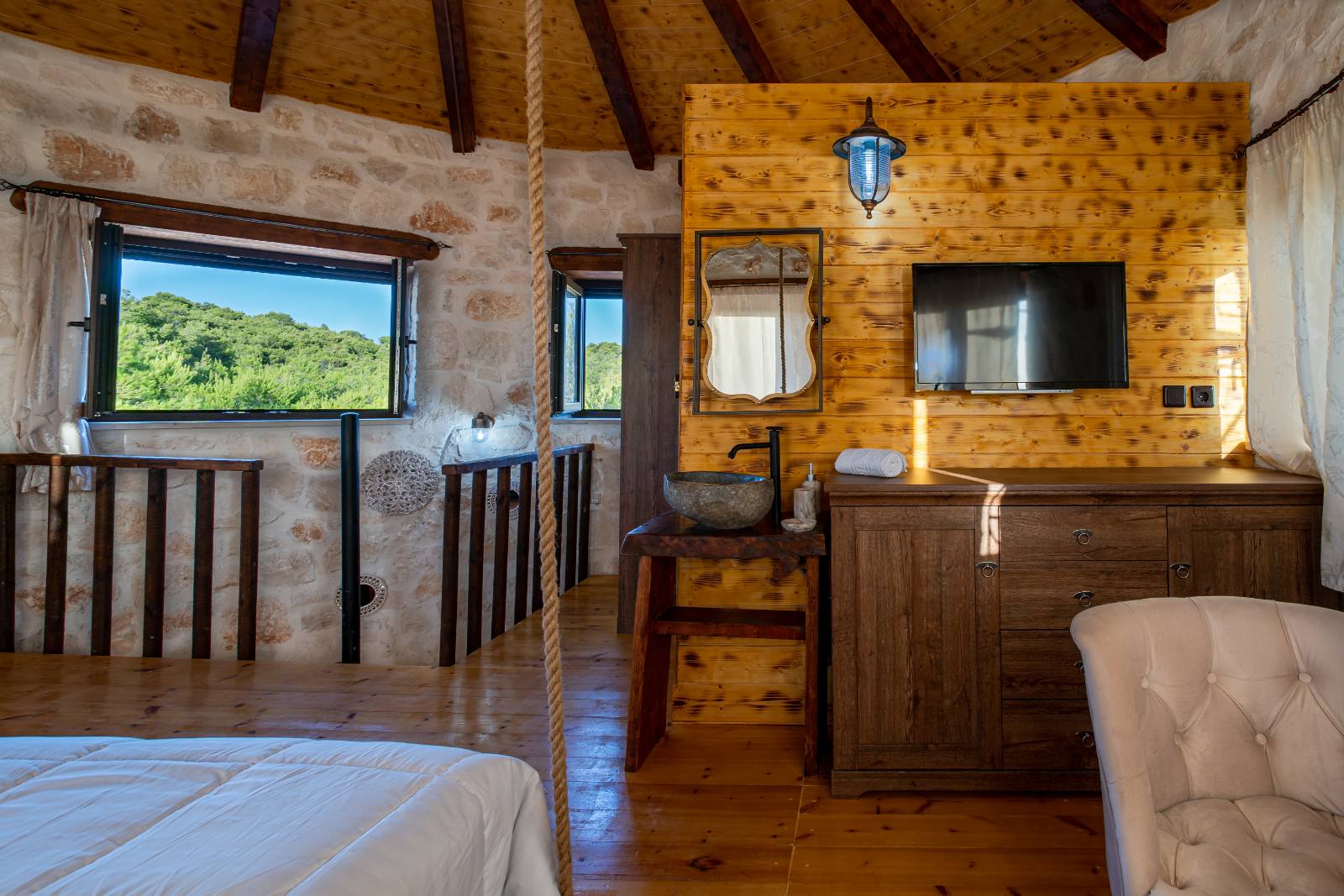 Rustic Retreat on 46,000 sq.m. Estate in Koiliomenos